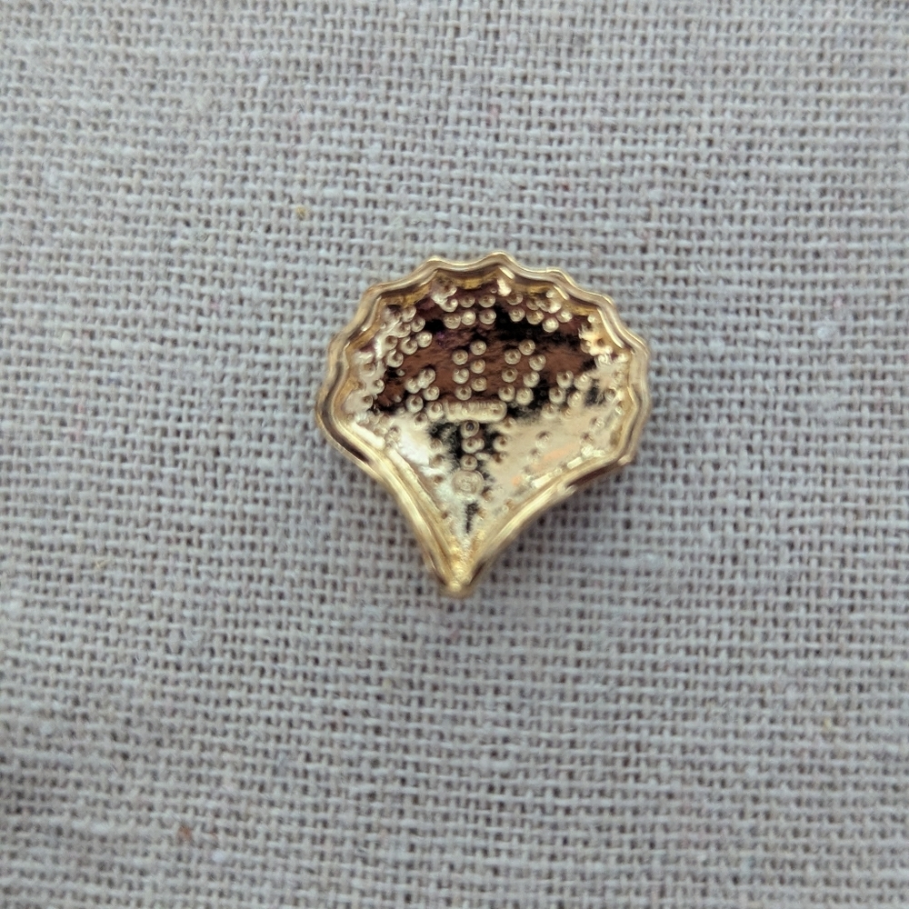 Gold Plated Shell Pendant - Picture 2 of 2